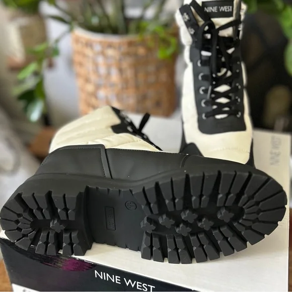 Nine West Women’s Pilar3 Lug Sole Black and White Boots - Picture 8 of 9